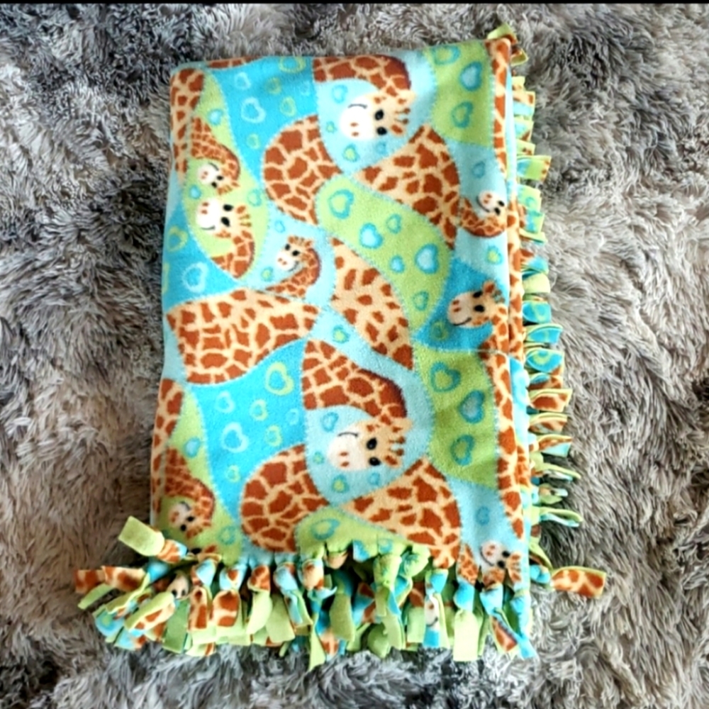 TODDLER BLANKET WITH GIRAFFES